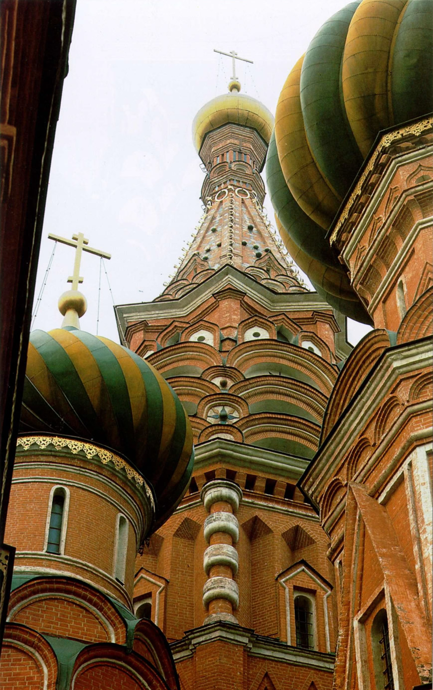 Центральный столп - церковь Покрова