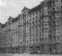 Дом на Садовой-Триумфальной улице, 4-10. Архитекторы 3. Розенфельд и А. Сурис, 1949
