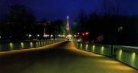 Камерное освещение пешеходной эспланады с Андреевского моста в Нескучный сад