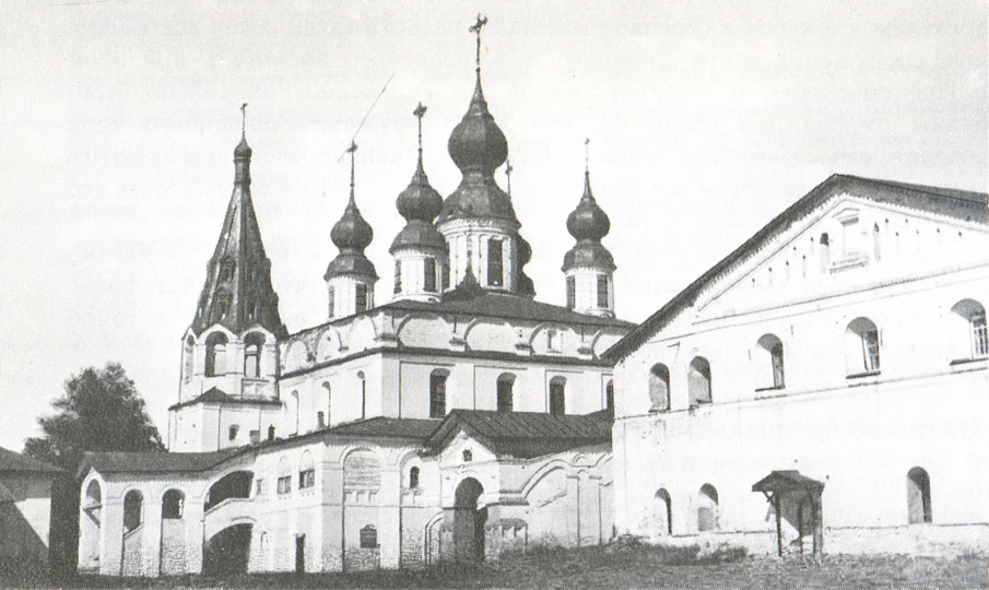 Общий вид Михайло-Архангельского монастыря со стороны главного входа.