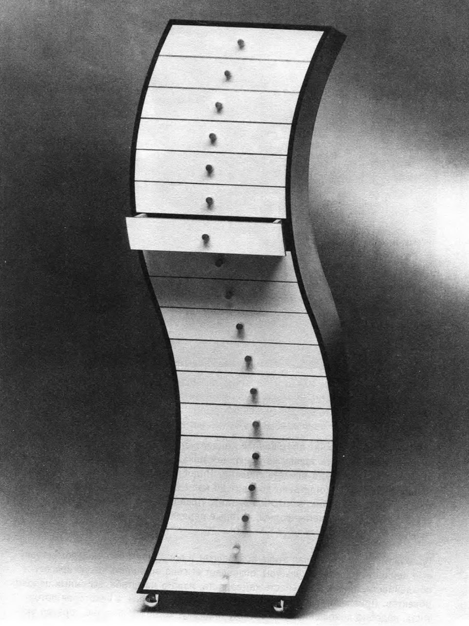 Шкаф криволинейный. Ш. Куромата, 1970
