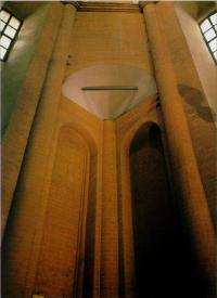 Вид на тромпы центрального столпа - церкви Покрова