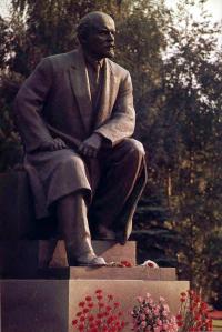 Памятник Владимиру Ильичу в Кремле