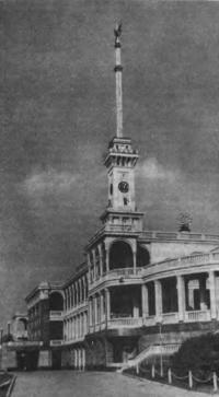 Здание Северного речного вокзала в Химках. Архитектор А. Рухлядев, 1937